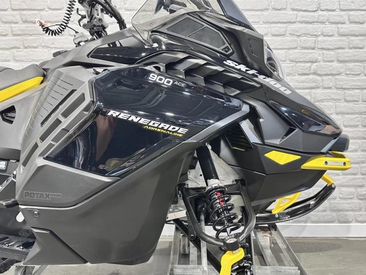 2024 BRP SKI-DOO RENEDAGE ADRENALINE AVEC ENSEMBLE ENDURO 9AA cc ACE EFI 137'' + SEULEMENT 2951 KM + ECRAN 10'' + REV GEN5 + RARE & A1 