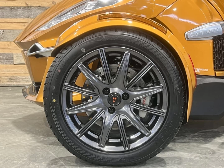 2024 BRP CAN-AM SPYDER RT-S SE-6 (SEMI-AUTOMATIQUE) + ROTAX 1330 EFI + SEULEMENT 38579 KM + RARE & A1 
