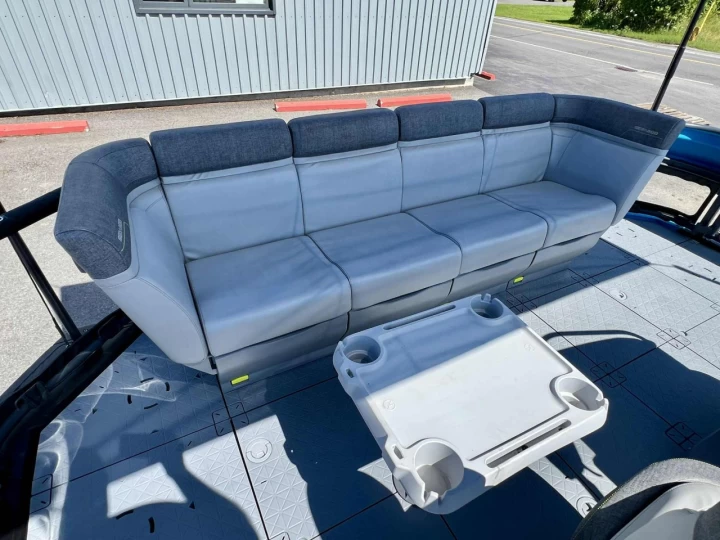 2023 BRP SEA-DOO SWITCH COMPACT 13' ROTAX 170 HP + IBR + VTS + GPS + TOIT + REMORQUE DLX + SEULEMENT 89 HR + RARE & CONDITION A1 