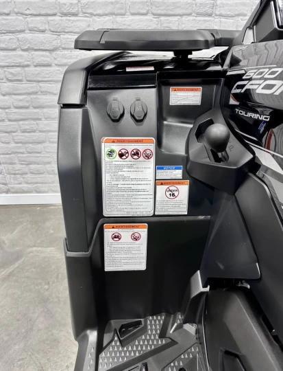 2025 CF MOTO C-FORCE 600 EFI TOURING + EPS + 4WD + SEULEMENT 136 KM + GARANTIE 2030 + RARE & IMPECCABLE A1 