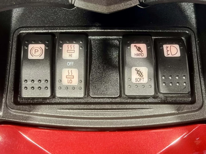 2015 BRP CAN-AM SPYDER RT LIMITED SE-6 (SEMI-AUTOMATIQUE) + ROTAX 1330 cc ACE + SEULEMENT 41302 KM + TOUTE ÉQUPÉE 