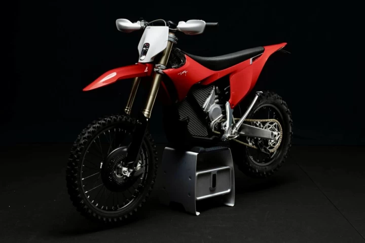 2025 STARK FUTURE VARG EX 60 HP @ 80 HP + LEGALE SUR LA ROUTE + 2 ANS DE GARANTIE 