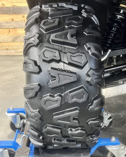 2023 CF MOTO U-FORCE 800 LX EFI + 4X4 + EPS + SEULEMENT 1296 KM + GARANTIE MAI 2028 + CONDITION A1 