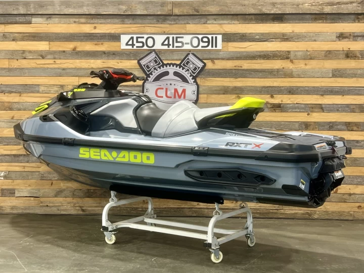 2024 BRP SEA-DOO RXT-X 325 H.P + IBR + VTS + PREMIUM AUDIO + TECH PKG + 40 HR + 3 PASSAGERS + RARE 