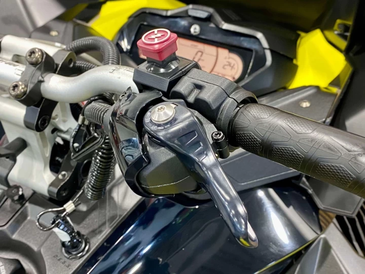 2021 BRP SKI-DOO RENEGADE X 900 ACE EFI TURBO ITC 137'' + REV GEN4 + RAS X + SEULEMENT 7937 KM + RARE & A1 