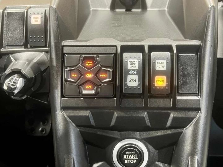 2024 BRP CAN-AM MAVERICK MAX X3 X-DS TURBO RR 200 HP + DPS + 4X4 + 4 PASSAGERS + SEULEMENT 2857 KM 