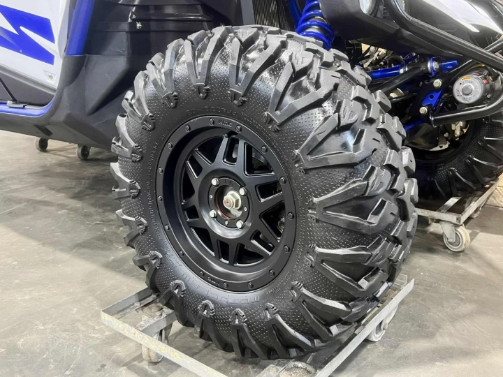 2017 YAMAHA YXZ 1000R EFI SS-SPORT SHIFT + EPS + 4X4 + FOX PODIUM X2 + SEULEMENT 4044 KM 