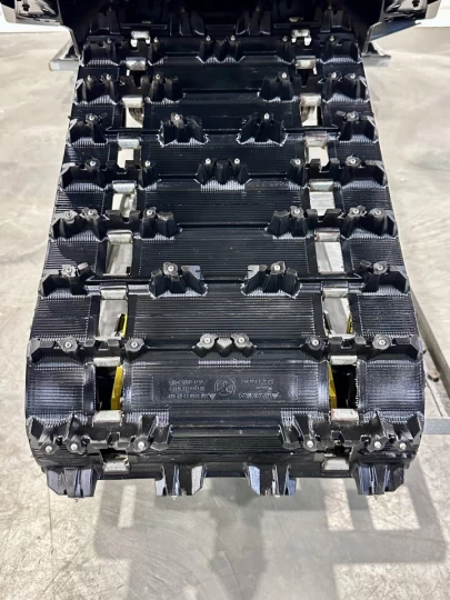 2024 BRP SKI-DOO RENEDAGE ADRENALINE AVEC ENSEMBLE ENDURO 9AA cc ACE EFI 137'' + SEULEMENT 2951 KM + ECRAN 10'' + REV GEN5 + RARE & A1 