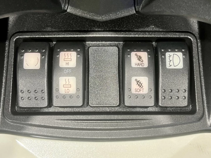 2017 BRP CAN-AM SPYDER RT-S SE-6 (SEMI-AUTOMATIQUE) ROTAX 1330 cc EFI + SEULEMENT 25499 KM + RARE & A1 