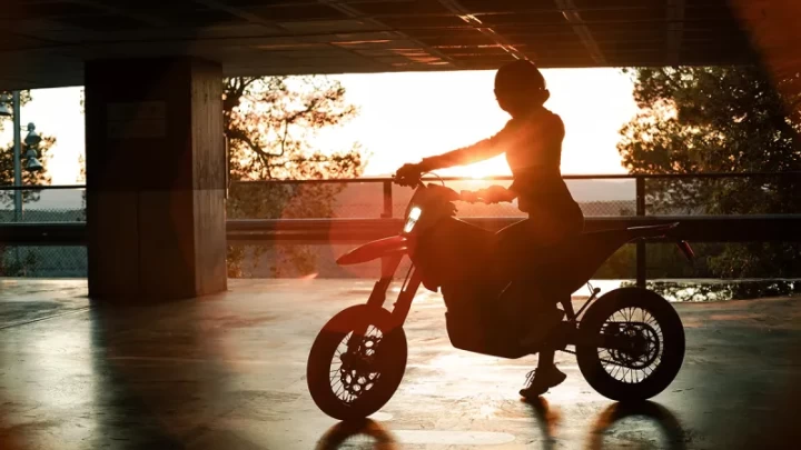 2026 STARK FUTURE VARG SM - SUPERMOTARD + LEGALE SUR LA ROUTE + 60 HP @ 80 HP + 2 ANS DE GARANTIE + QUANTITÉ LIMITÉE 