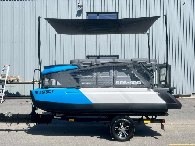 BRP SEA-DOO SWITCH COMPACT 13' ROTAX 170 HP + IBR + VTS + GPS + TOIT + REMORQUE DLX + SEULEMENT 89 HR + RARE & CONDITION A1  2023