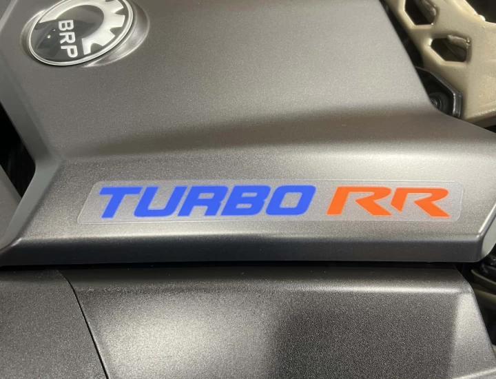 2023 BRP CAN-AM MAVERICK MAX X3 X-RS TURBO ''RR'' 200 H.P + DPS + 4X4 + 72'' + SMART SHOX + TOIT AUDIO + SEULEMENT 1509 KM 