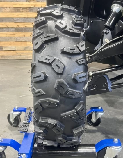 2025 BRP CAN-AM COMMANDER 700 EFI + 4X4 + DPS + MAGS & PNEUS NEUFS + SEULEMENT 2759 KM + RARE & CONDITION A1 