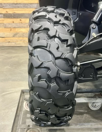 2025 BRP CAN-AM COMMANDER 700 EFI + 4X4 + DPS + BAS KM + 2 X EN INVEMTAIRE 