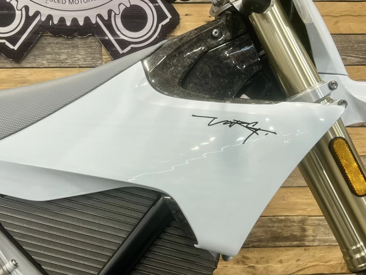 2025 STARK FUTURE VARG EX 60 H.P @ 80 H.P + LÉGALE SUR LA ROUTE + 0KM NEUVE + 2 ANS DE GARANTIE 