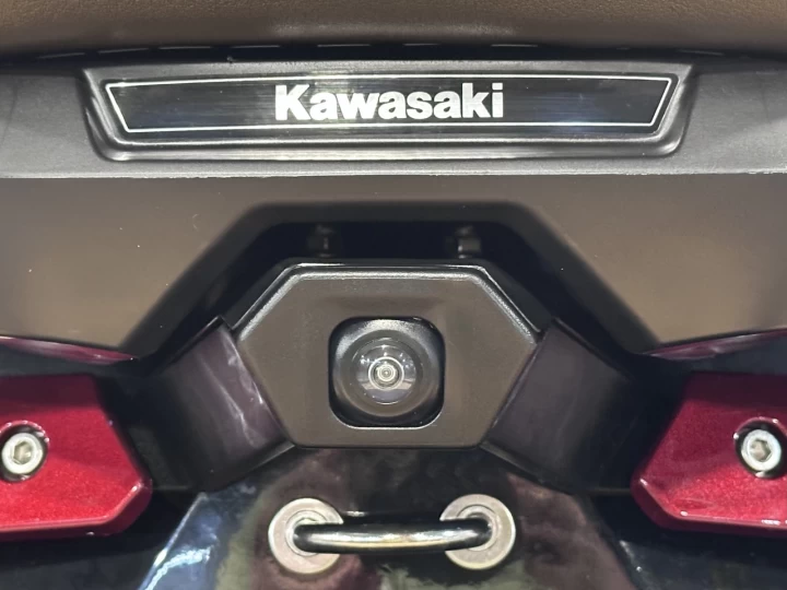 2026 KAWASAKI JET SKI ULTRA 310 LX +JETSOUND AUDIO + SEULEMENT 11 HR + 3 PASSAGERS + TOILE + RARE & A1 