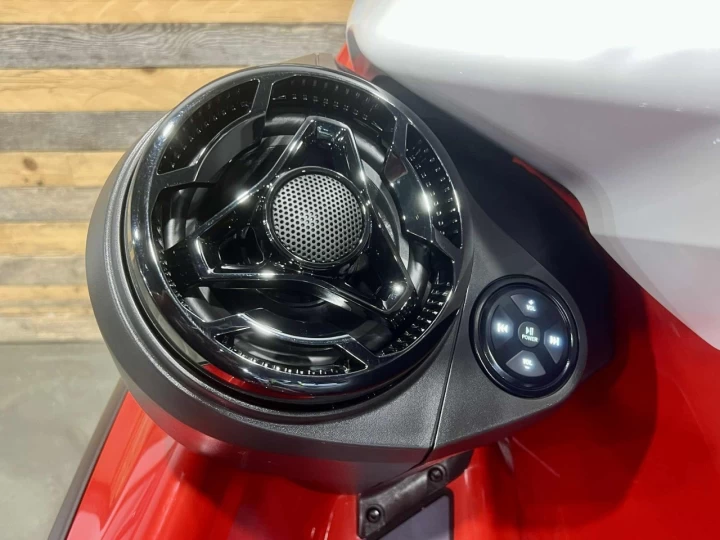 2024 BRP SEA-DOO RXP-X 300 H.P + IBR + VTS + AUDIO PREMIUM + SEULEMENT 7 HR + BANC 1 & 2 PASSAGER + RARE & A1 