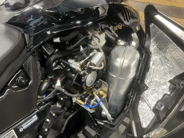 2023 BRP SKI-DOO GRAND TOURING LIMITED 900 ACE EFI + ITC + 137'' QUIET DRIVE + SUSPENSION A AIR _ BAS KM 6805 KM 