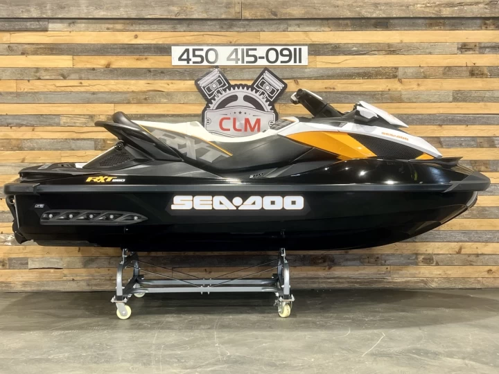 2012 BRP SEA-DOO RXT 260 HP IS = SUSPENSION INTELLIGENTE + SEULEMENT 117 HR + 3 PASSAGERS + MODELE RARE + 