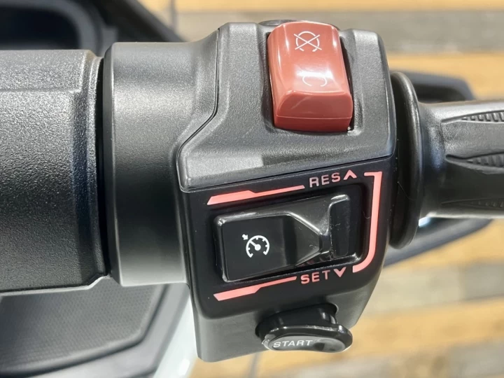 2017 BRP CAN-AM SPYDER RT-S SE-6 (SEMI-AUTOMATIQUE) ROTAX 1330 cc EFI + SEULEMENT 25499 KM + RARE & A1 