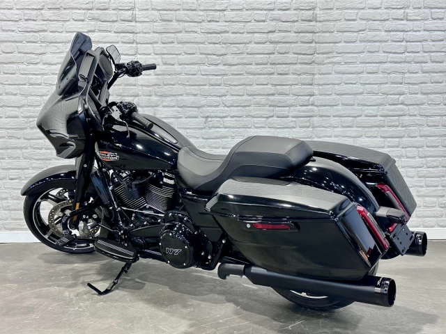 HARLEY DAVIDSON FLHX STREET GLIDE 117 p.c = 1923 cc EFI + ECRAN 12'' GPS + BAS KM 5543 KM + COULEUR RARE & A1  2024