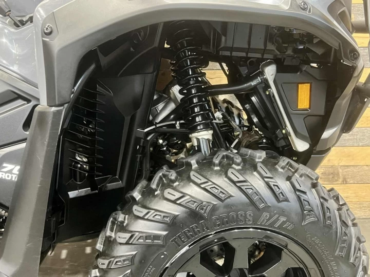 2024 BRP CAN-AM OUTLANDER MAX XT 700 EFI + DPS + 4X4 + SEULEMENT 564 KM + RARE & CONDITION A1 