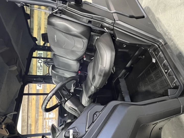 2025 BRP CAN-AM DEFENDER MAX CREW HD-10 LIMITED + 4WD + DPS + 650 KM SEULEMENT + 6 PASSAGERS + TOUTE ÉQUIPÉE+ RARE & A1 