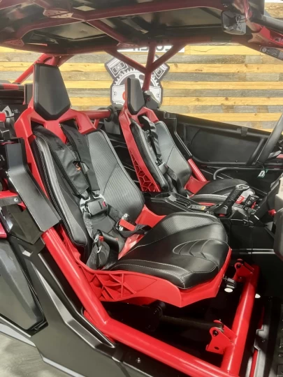 2025 BRP CAN-AM MAVERICK MAX X3 X-RS TURBO ''RR'' 200 H.P + D.P.S + 4X4 + 72'' +4 PASSAGERS + SEULEMENT 1403 KM + RARE & CONDITION A1 