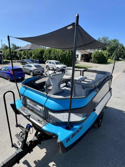 2023 BRP SEA-DOO SWITCH COMPACT 13' ROTAX 170 HP + IBR + VTS + GPS + TOIT + REMORQUE DLX + SEULEMENT 89 HR + RARE & CONDITION A1 