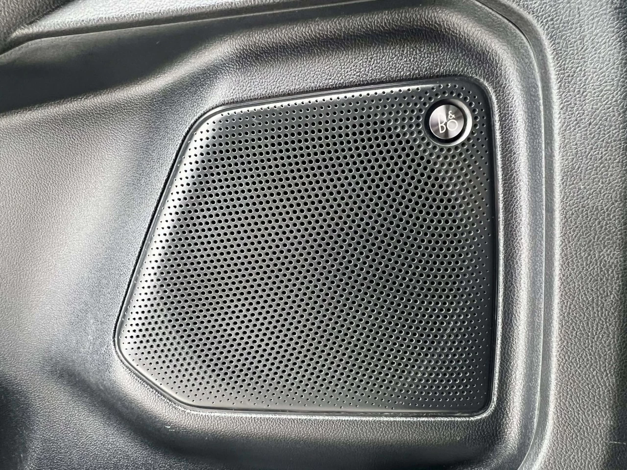 2020 FORD ESCAPE TITANIUM HYBRIDE AWD + 91150 KM + MODELE LUXUEUX & TOUTE ÉQUIPÉE  Image principale