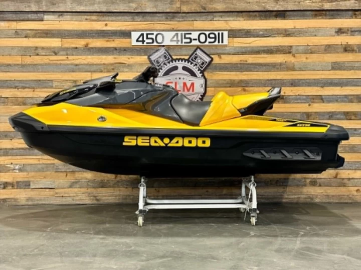 2023 BRP SEA-DOO GTR 230 H.P + IBR + VTS + 3 PASSAGERS + SEULEMENT 28 HR + RARE & A1 
