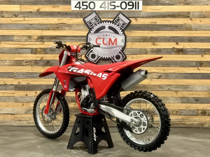 2024 GAS GAS MC 250F EFI + SEULEMENT 3 HR + DEMARREUR ELECTRIQUE + 4 TEMPS + RARE & CONDITION A1 