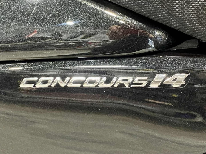 2015 KAWASAKI CONCOURS 14 ABS + SEULEMENT 32865 KM + SACCOCHE + PARE-BRISE GIVI 