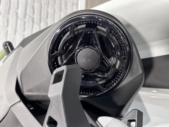 2025 BRP SEA-DOO FISHPRO APEX EDITION 300 HP + IBR + VTS + IDF + GPS + AUDIO + TECH PKG + COOLER + 3 PASSAGERS + 4 HR + RARE & A1 