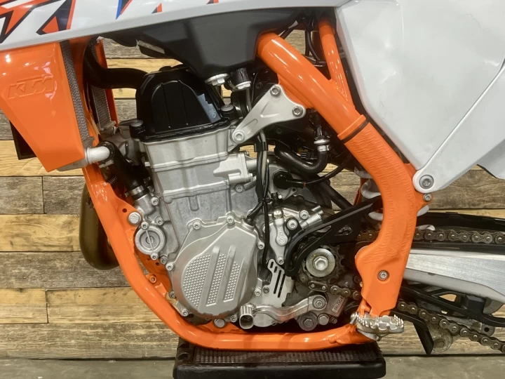 2022 KTM 450 SX-F EFI + SEULEMENT 23 HR + 4 TEMPS + RARE & CONDITION A1 