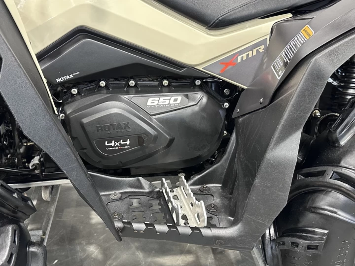 2022 BRP CAN-AM RENEGADE X-MR 650 EFI + 4WD + DPS + FOX + GORILLA 30'' + 2929 KM SEULEMENT + RARE & A1 