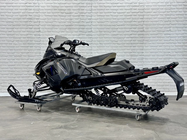 BRP SKI-DOO RENEGADE ADRENALINE AVEC ENSEMBLE ENDURO 900 ACE TURBO 130 H.P EFI I.T.C 137'' AIR RIDE + ECRAN 10'' + GPS + SEULEMENT 4831 KM + REV GEN5  2026