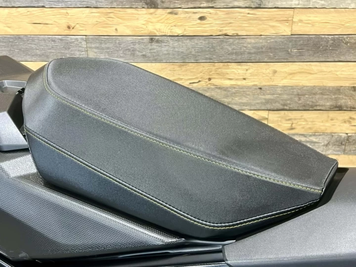 2023 BRP SKI-DOO SUMMIT NEO+ PREMIUM 600 EFI 55 H.P 146'' + SEULEMENT 1035 KM + REV GEN4 + RARE & CONDITION A1 