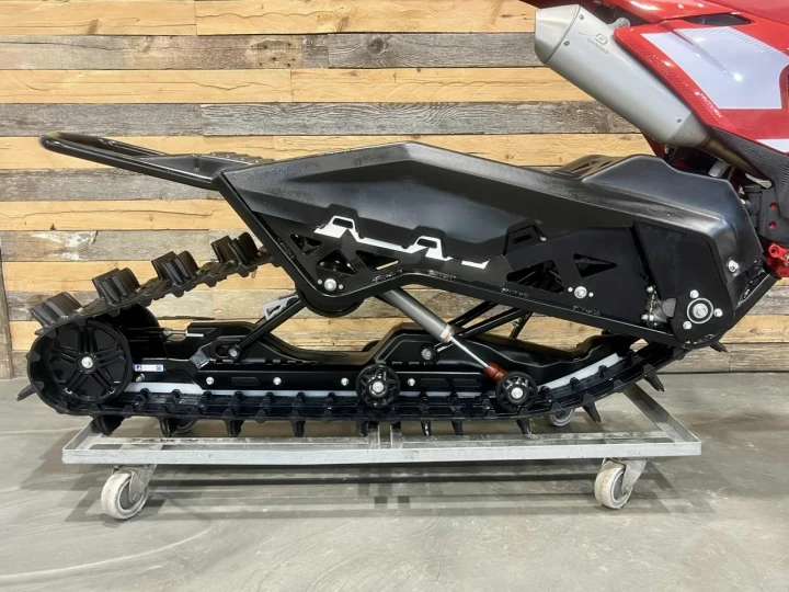 2024 GASGAS MC 450F EFI+ SEULEMENT 50 HR + KIT GRAPHIQUE CUSTON NEUF + RARE $ CONDITION A1 