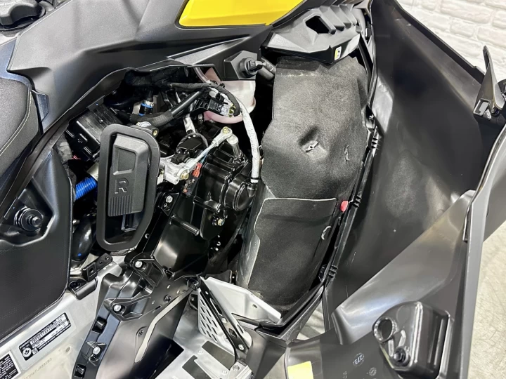 2026 BRP SKI-DOO GRAND TOURING SPORT 600 ACE EFI 137'' + SEULEMENT 1 KM + BANC PASSAGER + REV GEN5 + RARE & A1 