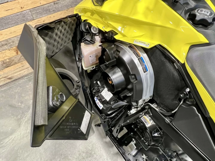 2022 BRP SKI-DOO RENEGADE X-RS 850 E-TEC 137'' + REV GEN4 + MODELE & COULEUR RARE + A1 