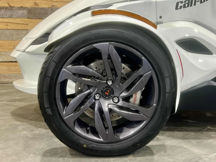 2013 BRP CAN-AM SPYDER ST LIMITED SE-5 (semi-automatique) + RADIO + DOSSIER + VALISE + 52998 KM 
