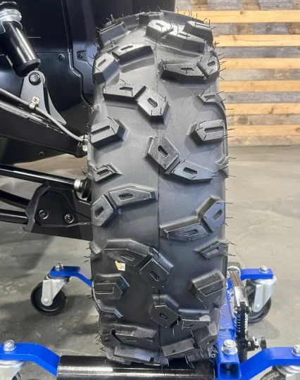 2025 BRP CAN-AM COMMANDER 700 EFI + 4X4 + DPS + MAGS & PNEUS NEUFS + SEULEMENT 2759 KM + RARE & CONDITION A1 