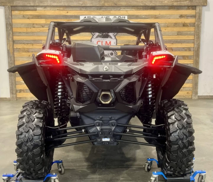 2023 BRP CAN-AM MAVERICK MAX X3 DS TURBO 135 HP + DPS + 4X4 + SEULEMENT 375 KM + CONDITION A1 