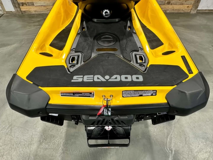 2023 BRP SEA-DOO GTR 230 H.P + IBR + VTS + 3 PASSAGERS + SEULEMENT 28 HR + RARE & A1 
