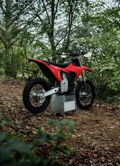 2025 STARK FUTURE VARG EX 60 H.P @ 80 H.P + LÉGALE SUR LA ROUTE + 0KM NEUVE + 2 ANS DE GARANTIE 