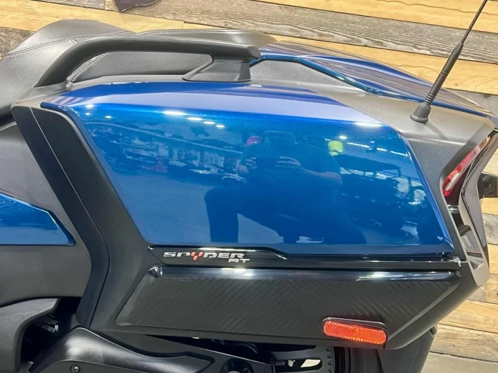 2022 BRP CAN-AM SPYDER RT SE-6 (SEMI-AUTOMATIQUE) AVEC 55901 KM + MODELE & COULEUR RARE + CONDITION A1 