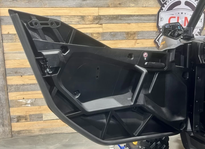 2025 BRP CAN-AM COMMANDER XT-P 1000R EFI + 4WD + DPS + FOX + SEULEMENT 1049 KM + RARE & IMPECCABLE A1 