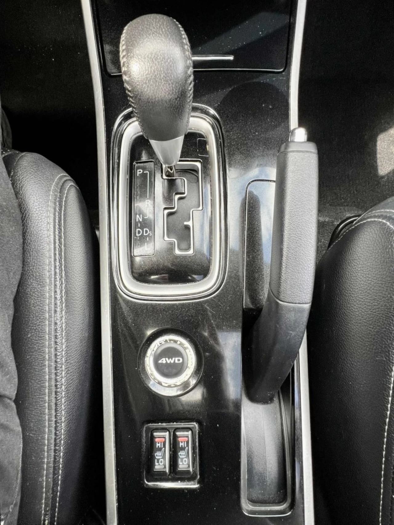 2017 MITSUBISHI OUTLANDER E.S AWD/4X4 + 7 PASSAGERS + CUIR + TOUTE ÉQUIPÉE + A1  Image principale