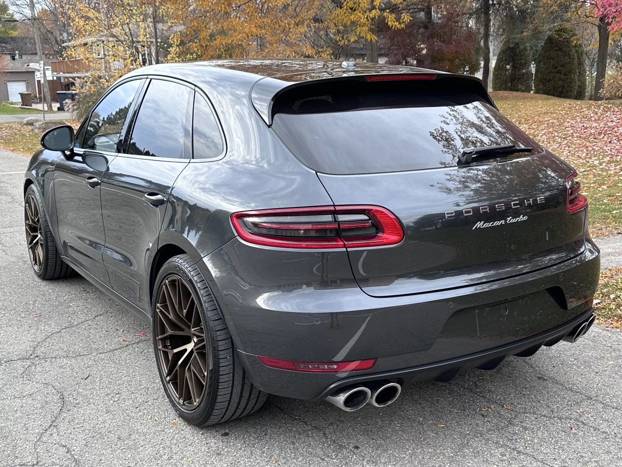2017 PORSCHE MACAN TURBO + 440 HP AVEC ENS.PERFORMANCE PORSCHE + 4WD + MAGS 21'' + TOUTE ÉQUIPÉE  Image principale